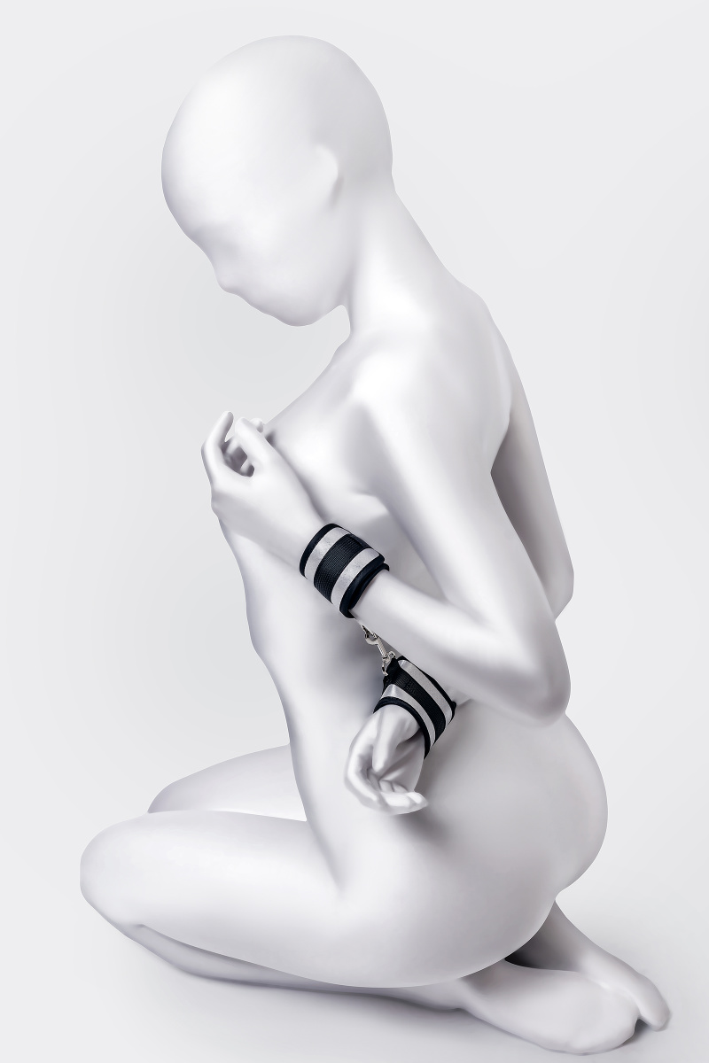 Наручники Anonymo #0107, полиэстер, серебристые, 23,5 см в магазине ESEXTOYS