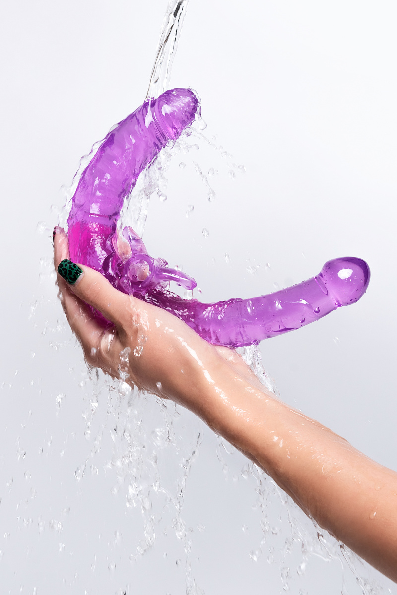 Фаллоимитатор двусторонний с вибропулей TOYFA Double Dildo with Vibro Bullet, TPR, фиолетовый, 35 см в магазине ESEXTOYS