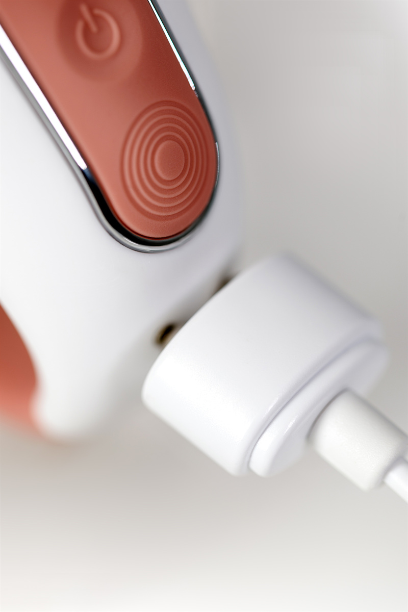 Нереалистичный вибратор Satisfyer Vibes Master, силикон, бежевый, 23,5 см. в магазине ESEXTOYS