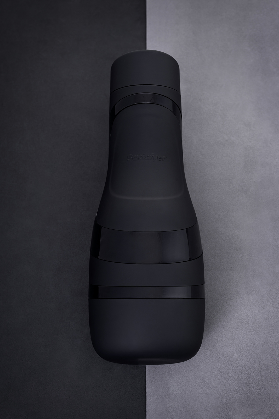 Мастурбатор нереалистичный Satisfyer  Men Classic, TPE, чёрный, 25,4 см. в магазине ESEXTOYS