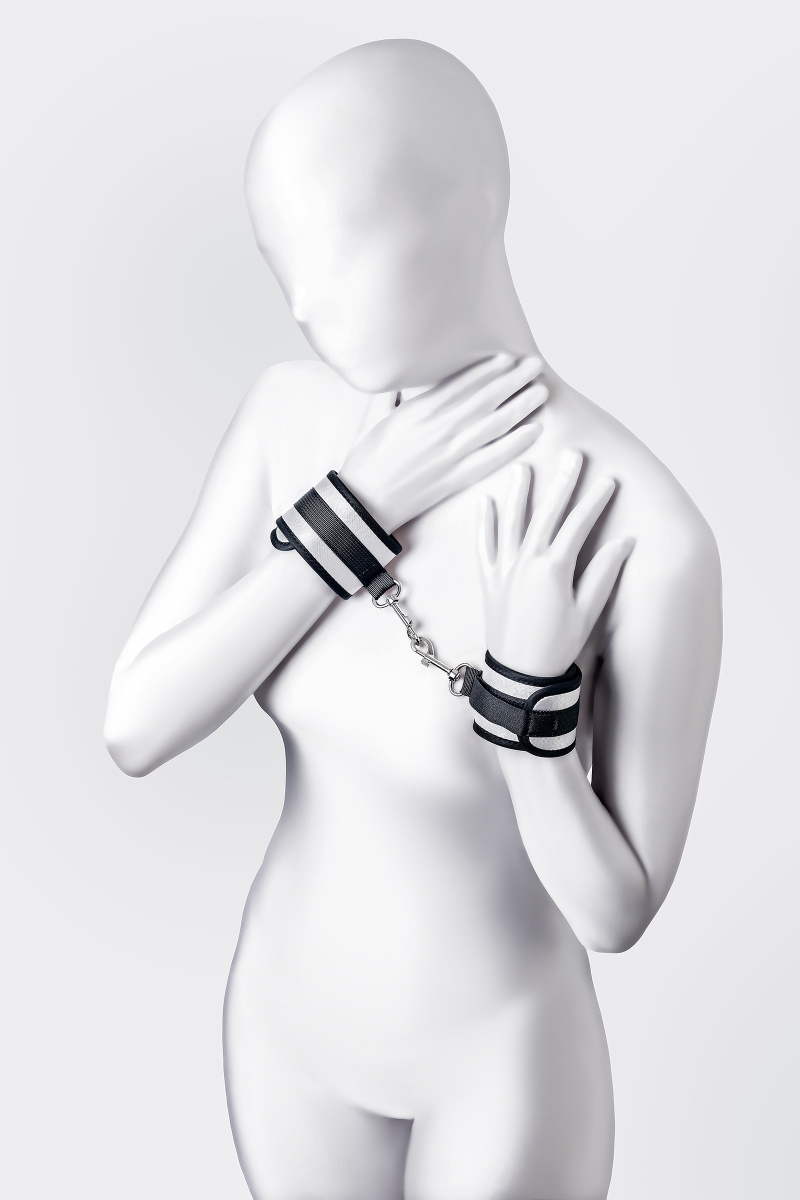Наручники Anonymo #0107, полиэстер, серебристые, 23,5 см в магазине ESEXTOYS